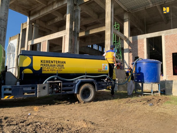 Akses Mulai Terbuka, Kementerian PU Kerahkan Prasarana Air Bersih dan Sanitasi Bagi Pengungsi Bencana Banjir dan Longsor di Aceh
