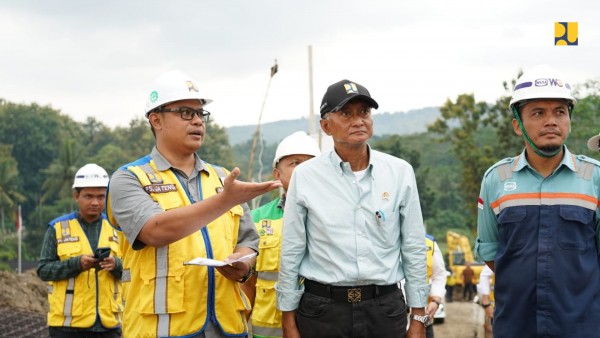 Kementerian PU Dukung Percepatan Penyediaan Hunian Sementara bagi Warga Terdampak Tanah Bergerak di Tegal
