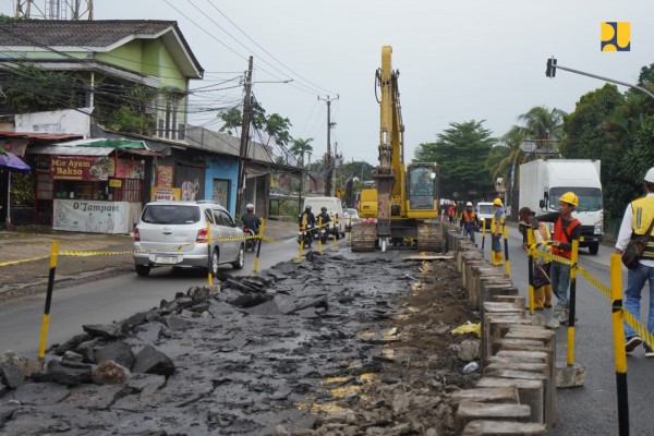 Tinjau Ruas Parung Bogor, Menteri Dody Pastikan Percepatan Penanganan Kerusakan Jalan