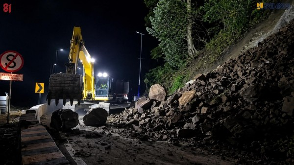 Longsor Tutup Akses Jalan Lembah Anai, Kementerian PU Gerak Cepat Pulihkan dalam Hitungan Jam