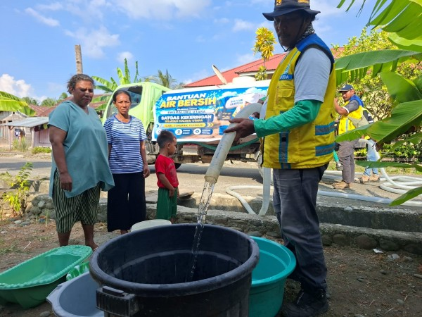 Kementerian PU Salurkan 8.000 Liter Air Bersih bagi Masyarakat Terdampak Kekeringan di Halmahera Timur