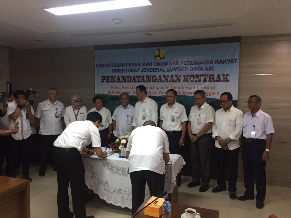 PENANDATANGANAN KONTRAK BENDUNGAN LADONGI  KABUPATEN KOLAKA TIMUR PROVINSI SULAWESI TENGGARA