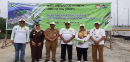Gambar PENANAMAN POHON DALAM RANGKA HMPI, HARBAK PUPR KE-73 DAN HUT DHARMAWANITA
