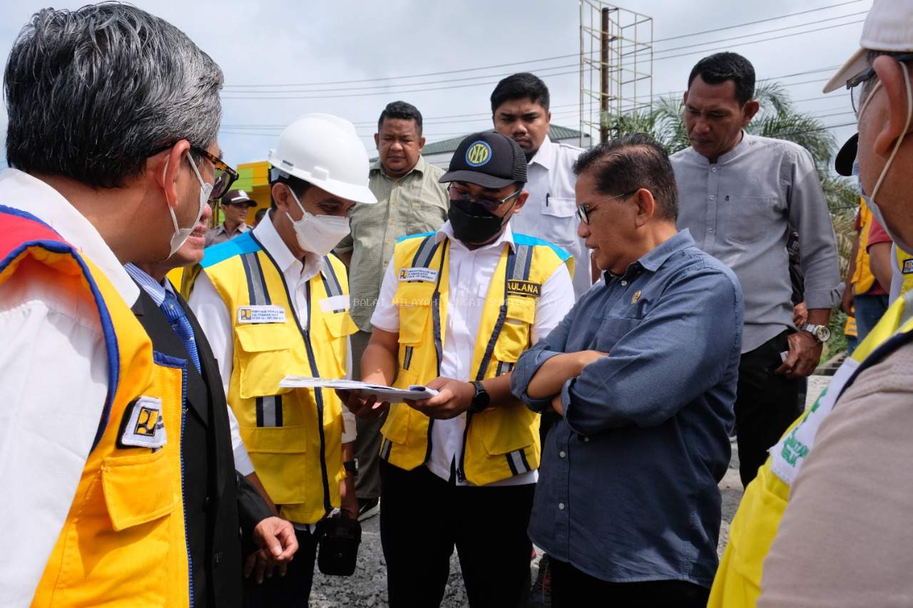 Kunjungan Kerja Anggota Komisi V DPR RI Meninjau Lokasi Rawan Banjir di UIN Mendalo