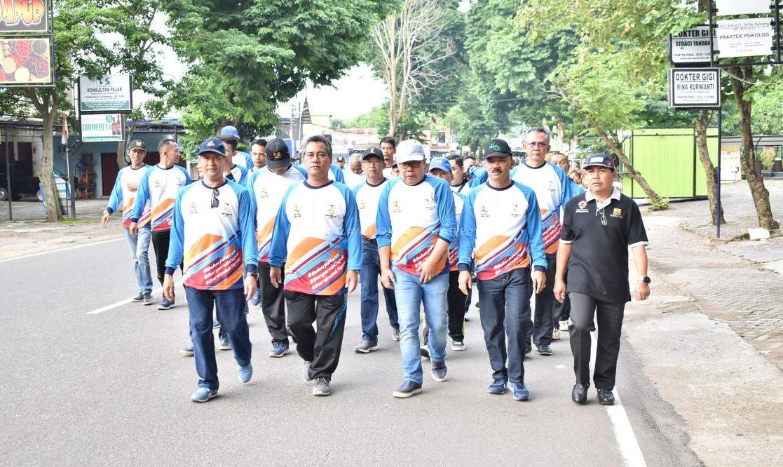 Jalan Santai Menyambut Hari Bakti PUPR ke-73 di Lingkungan Dinas PUPR Provinsi Jambi