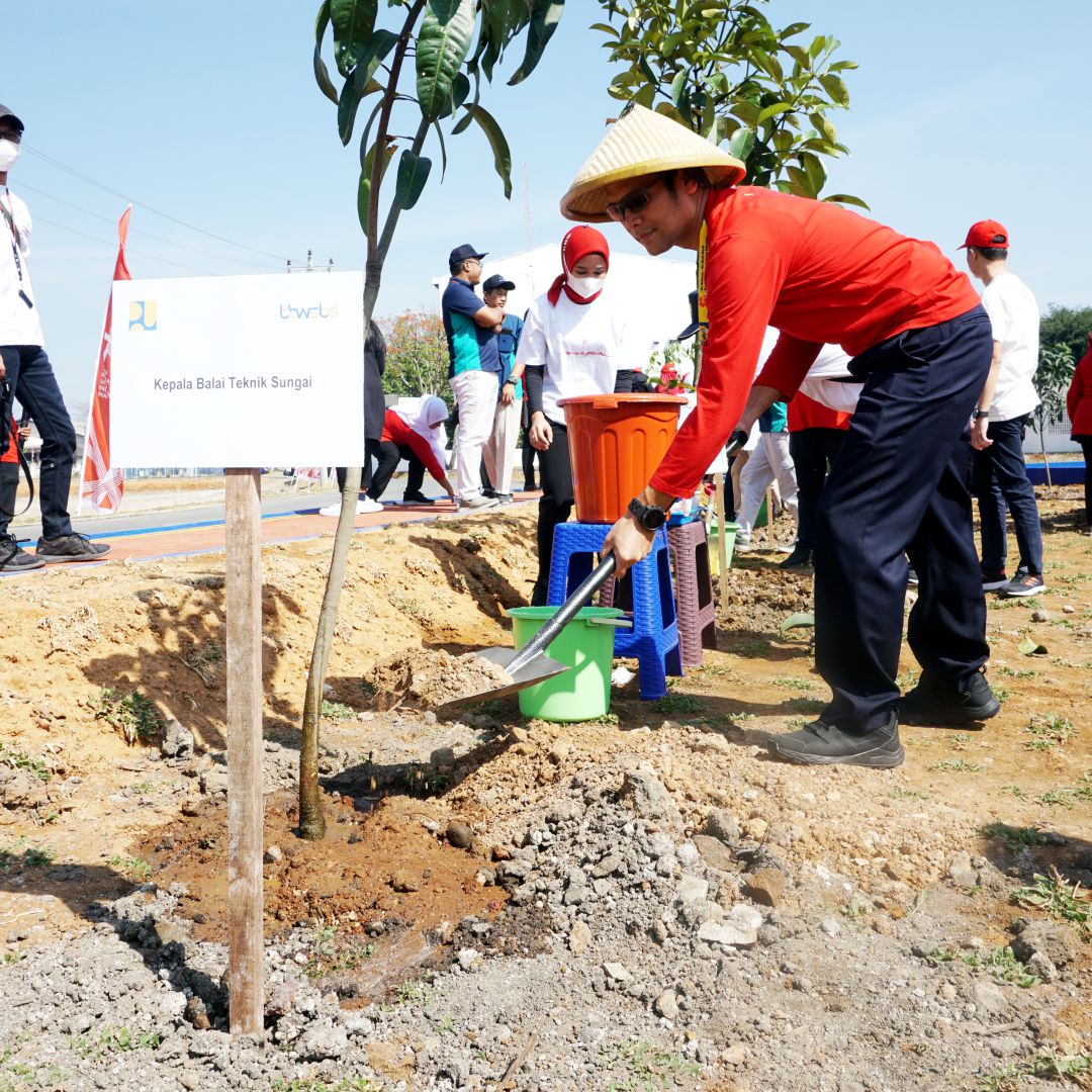 Penanaman Pohon Bersama UPT dan Paguyuban Kementerian PUPR Wilayah Jawa Tengah dalam rangka memeriahkan HUT RI ke 78