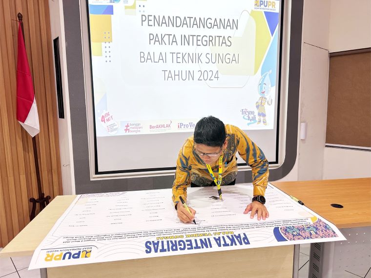 Internalisasi Pembangunan Zona Integritas, Sistem Manajemen Anti Penyuapan SNI ISO 37001:2016, Manajemen Risiko, Core Value ASN dan Kedisiplinan Pegawai, dan Penandatanganan Pakta Integritas Pegawai Balai Teknik Sungai 2024