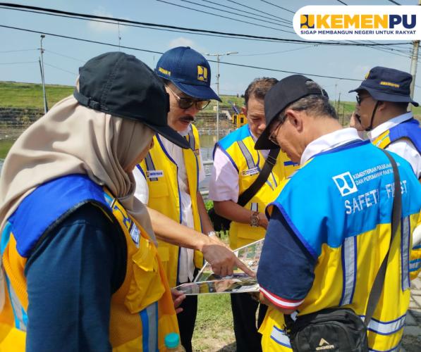 Pengendalian genangan air di Jl. Raya Porong dua arah Surabaya-Malang oleh Pusat Pengendalian Lumpur Sidoarjo (PPLS)